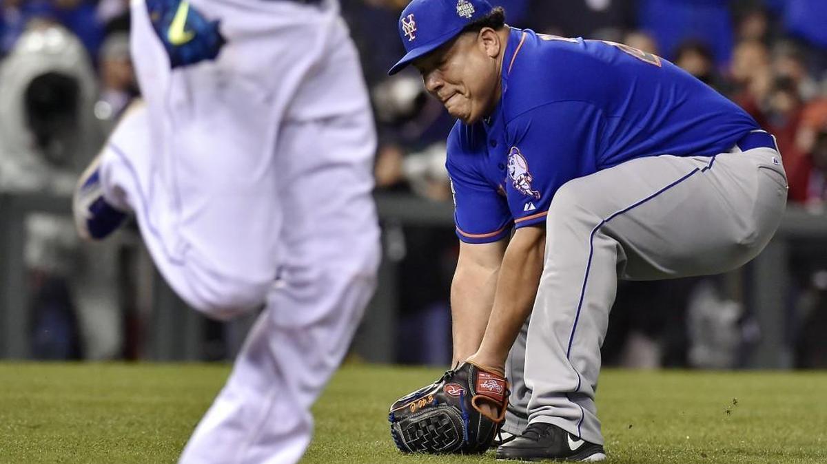 New York Mets relief pitcher Bartolo Colon fields a sacrifice bunt by Kansas City Royals shortstop Alcides Escobar in the 12th inning of Game 1 of the World Series.