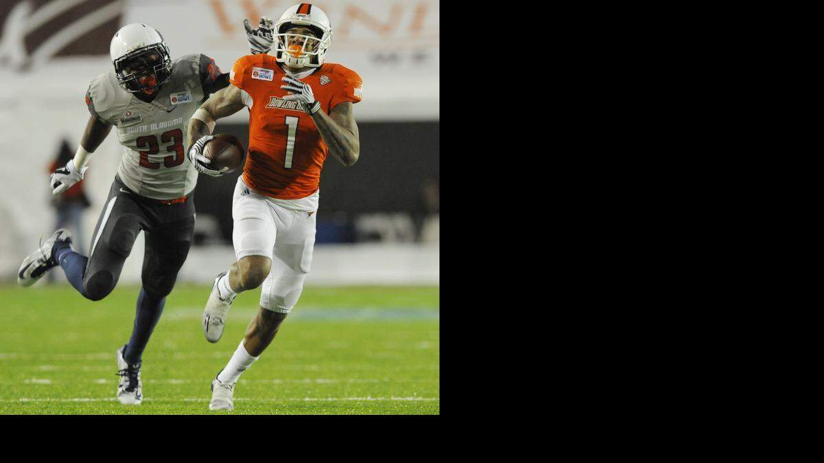 
Bowling Green wide receiver Roger Lewis (1) scores the go-ahead 78-yard touchdown with 1:04 left against South Alabama safety Roman Buchanan (23) in the fourth quarter of the Raycom Media Camellia Bowl at Cramton Bowl in Montgomery, Ala., on Saturday. (Dec. 20, 2014)
