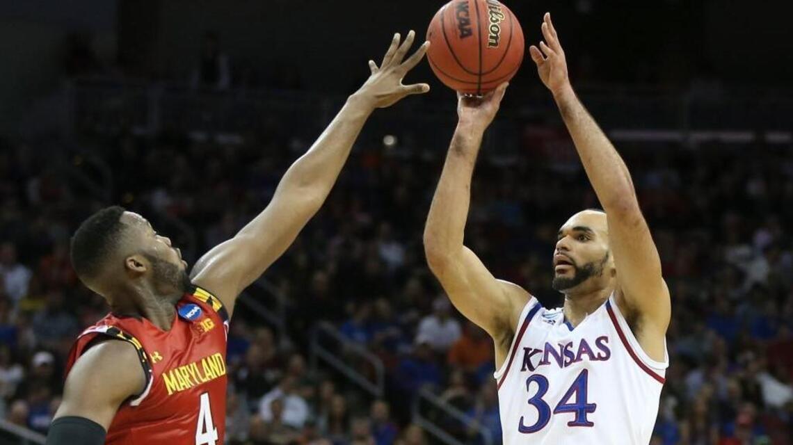 Ellis, Lucas a perfect frontcourt match as Kansas moves to Elite Eight