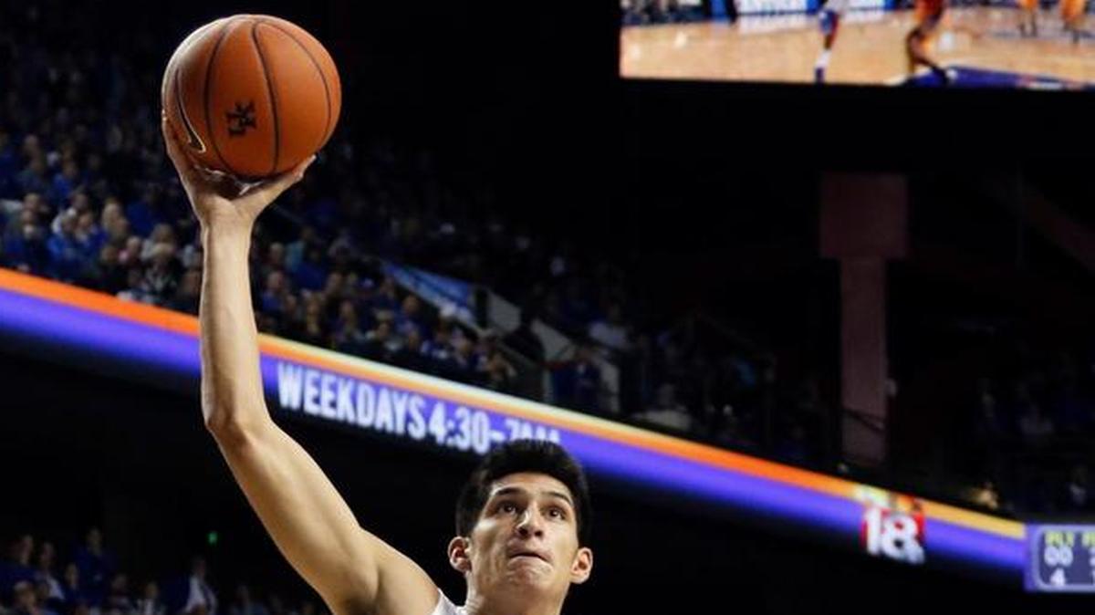 Kentucky’s Derek Willis (35) goes up for a dunk near Ottawa’s Zach Brown (10) during the second half Monday night in Lexington, Ky.
