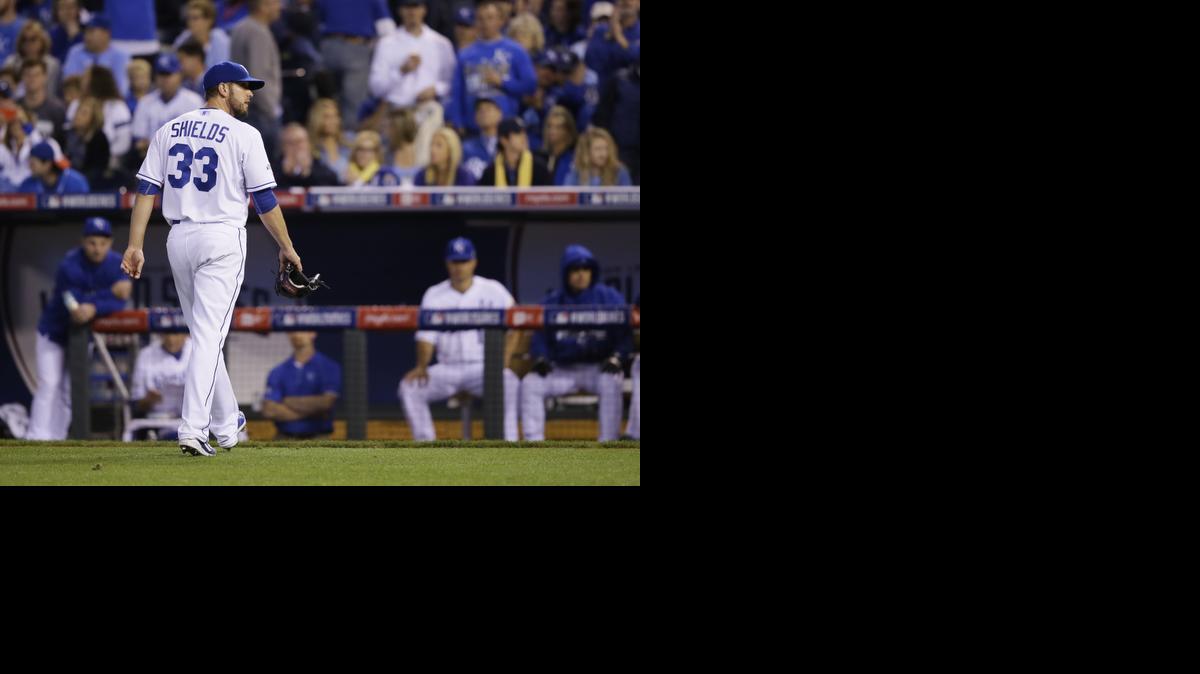 
Kansas City Royals pitcher James Shields walks off the field after being relieved by Danny Duffy after giving four runs during the fourth inning of Game 1 of baseball's World Series Tuesday, Oct. 21, 2014, in Kansas City, Mo. 
