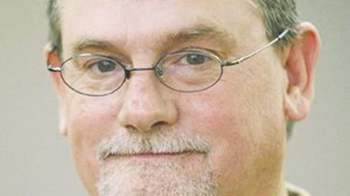 Bob Lutz: Police chief has an arresting girls basketball team in Newton