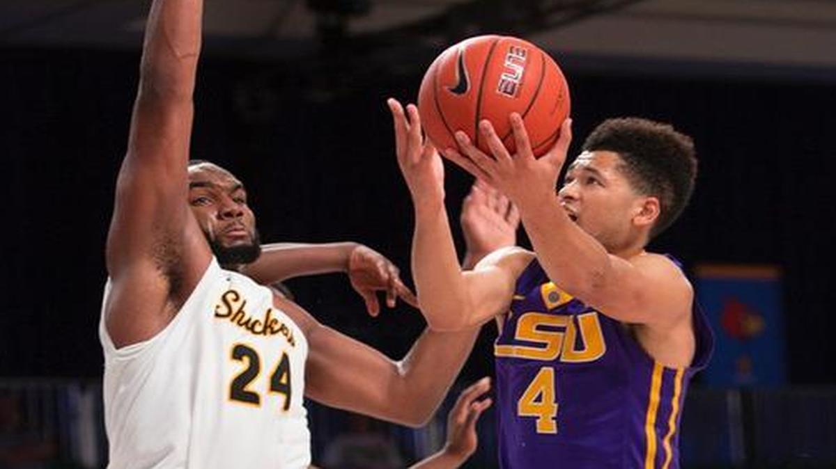 Shaq Morris of Wichita State goes for a block during Wednesday’s game.