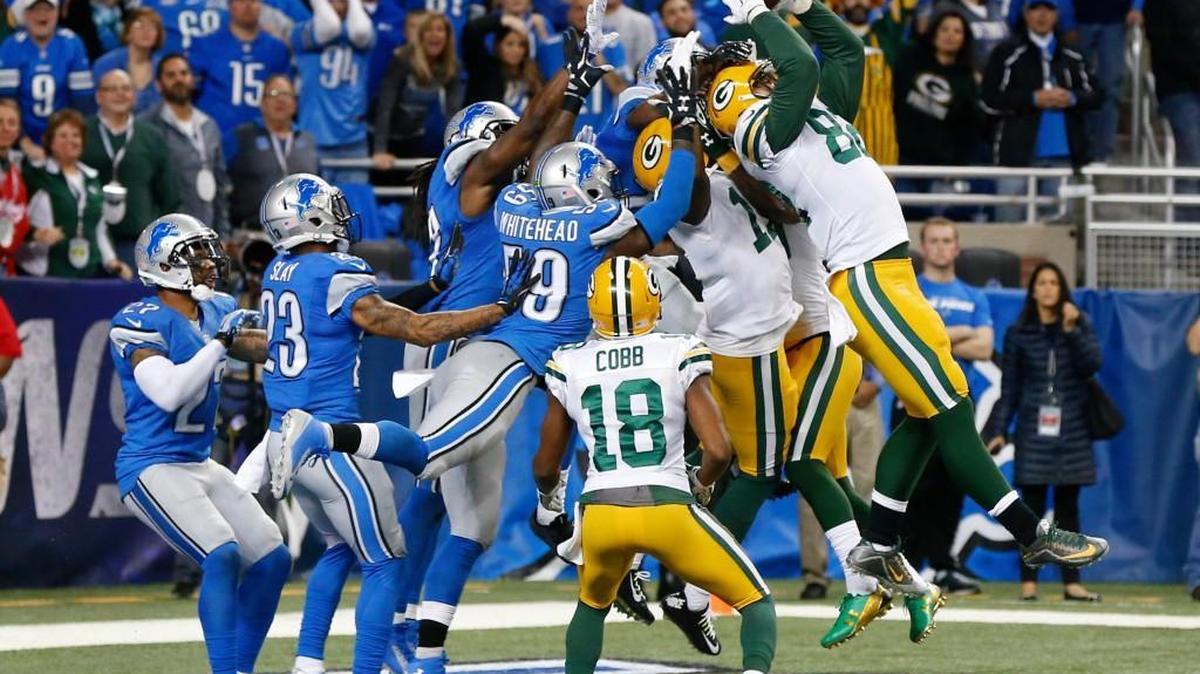 Green Bay Packers tight end Richard Rodgers (82) catches a 61-yard Hail Mary throw with no time remaining to beat the Lions 27-23 on Thursday night in Detroit.