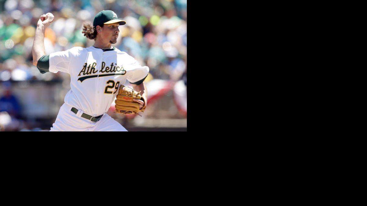 
Right-hander Jeff Samardzija is headed to the Chicago White Sox as a free agent, another key acquisition for a team that hopes to contend in the American League Central next season.
