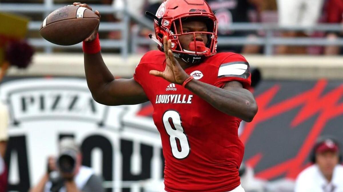 Louisville quarterback Lamar Jackson looks for a receiver during the first quarter against Florida State on Saturday. Jackson, the early Heisman leader, led the Cardinals to a 63-20 win.