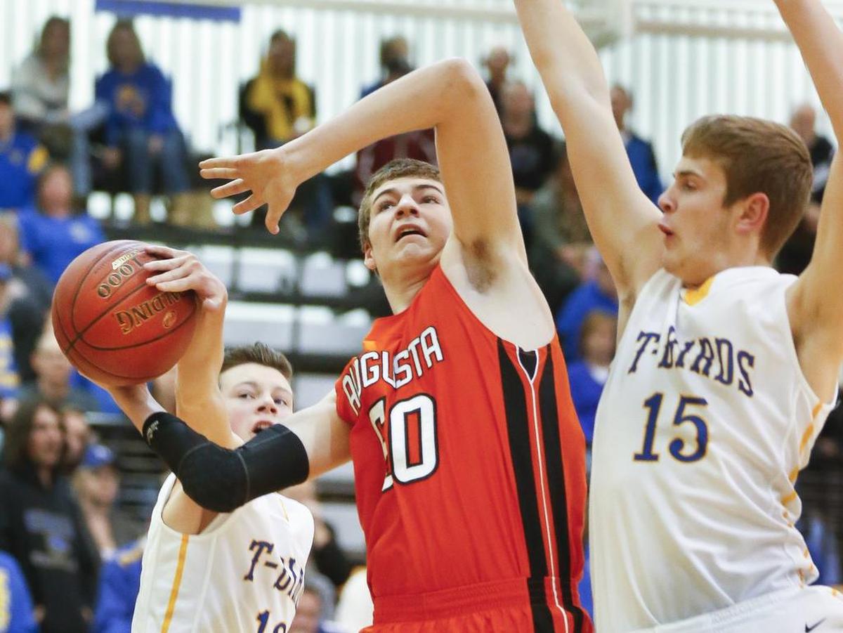 Augusta's Jonny Clausing, center.